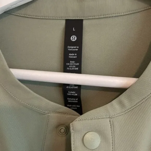 Lululemon Mens Water-Repellent Hiking Short Sleeve Shirt in Laurel green NWT - Picture 4 of 6